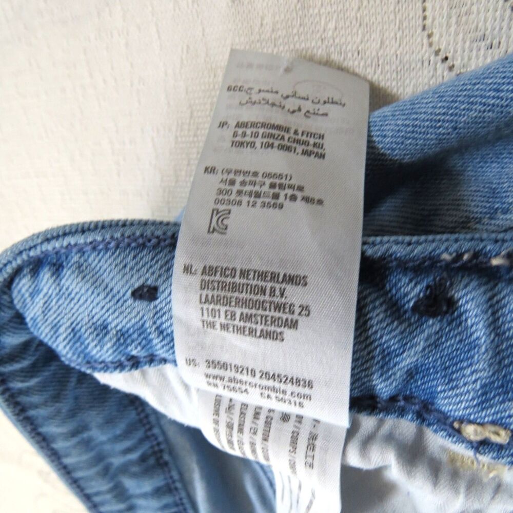Hollister Ultra High Rise Mom Bandana Patched Jeans 3R(27) Light Wash - Picture 10 of 11